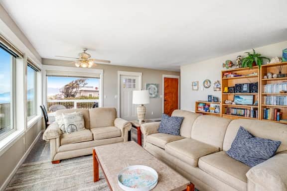 Oceanfront Dog Friendly Home with Free WiFi Perfect for a Family Beach Trip