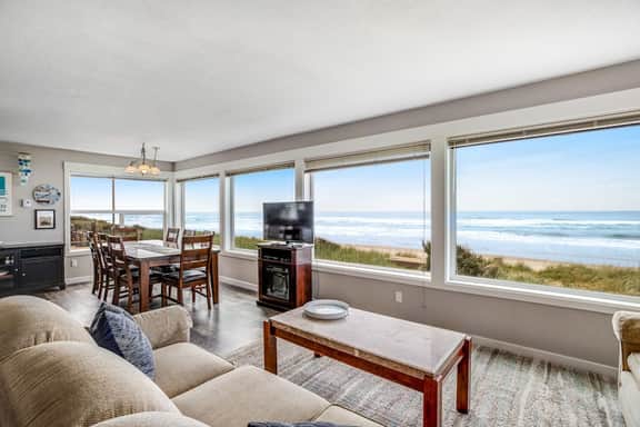 Oceanfront Dog Friendly Home with Free WiFi Perfect for a Family Beach Trip
