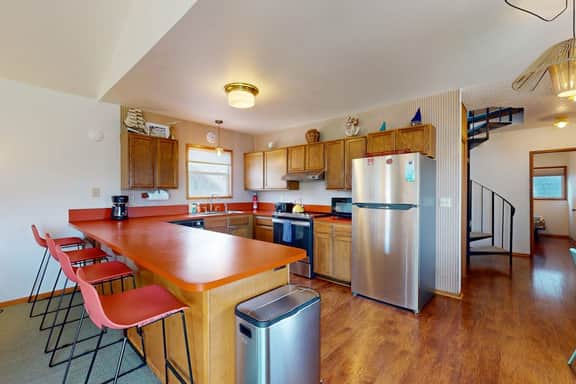 Mid century modern styled home with patio WiFi washer dryer walk to beach