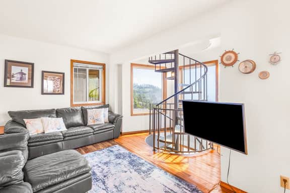 Spacious dog friendly home with ocean views sauna wood stove and WIFI