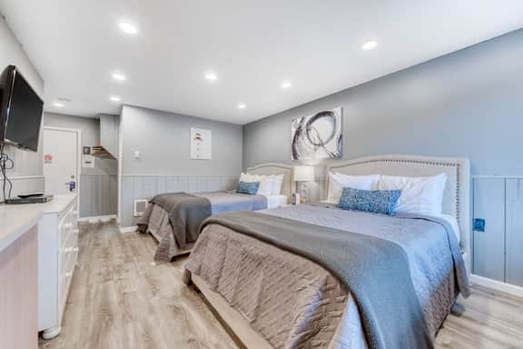 Two Dog Friendly Studios with Full Kitchen and Kitchenette Walk to the Beach