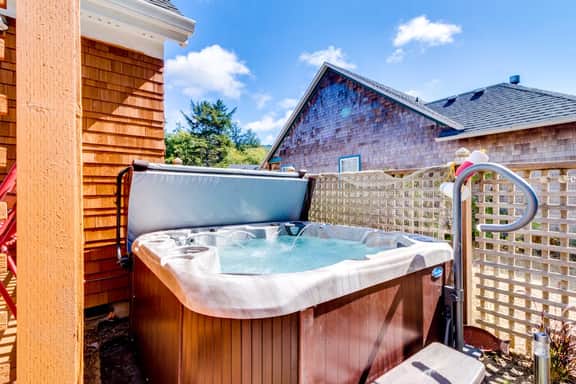 Spacious Family and Dog Friendly Home with New Private Hot Tub and Smart TVs