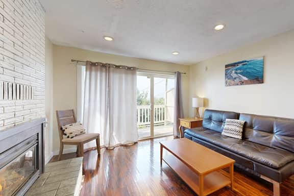 Quaint Condo with Ocean Views and Easy Beach Access Dogs OK