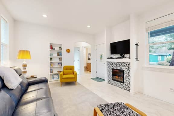 Charming coastal retreat near the beach with smart TV fireplace and games