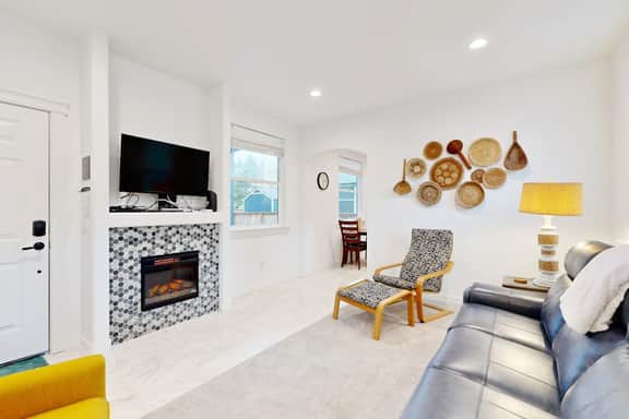 Charming coastal retreat near the beach with smart TV fireplace and games
