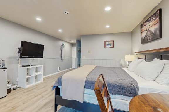 Inviting Room Blocks From the Beach and Downtown Dogs Welcome