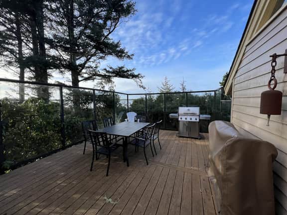 Dog-Friendly Bayfront Escape w/ hot tub, decks & beach access