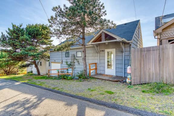 Charming Oceanfront Getaway with Gorgeous Water Views and Easy Beach Access