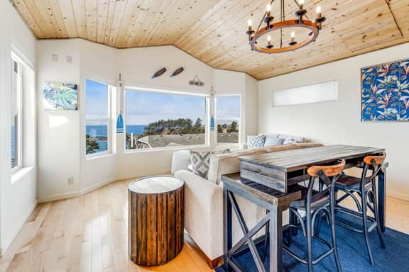 Luxury Dog Friendly Home with Ocean Views Gas Fireplace Jetted Tub Deck