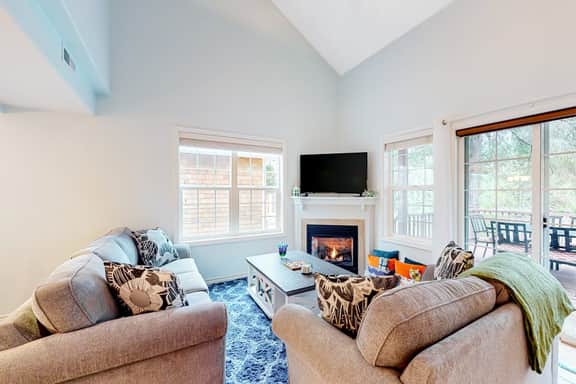 Creekside Home 5 Blocks from the Beach with Fireplace Deck Firepit Fast WiFi