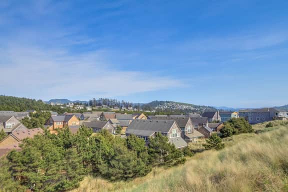Modern two story dog friendly home located close to beaches and trails - Image 2