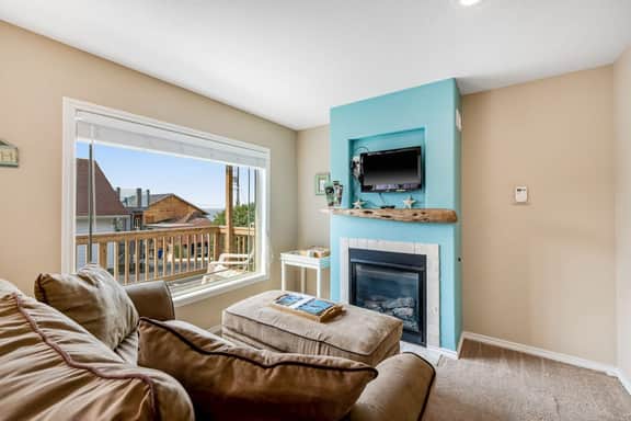 Ocean view cabin with deck and beach access dog friendly