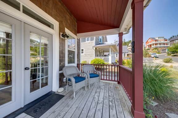 Two Story Olivia Beach Home with Free WiFi Dog Friendly and Close to the Beach