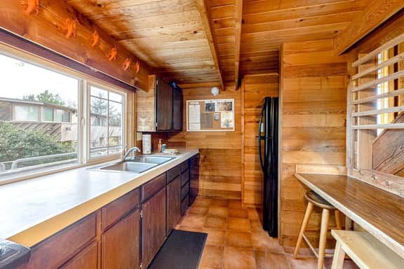 Dog friendly home with wetlands view deck fireplace outdoor shower
