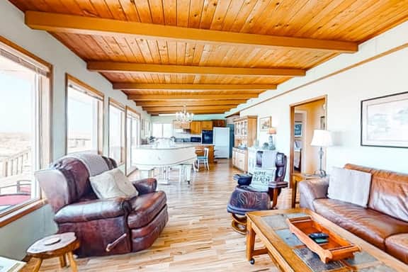 Oceanfront dog friendly home with washer dryer and fireplace