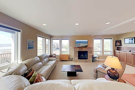 Expansive Beach Retreat 2 Decks and Balcony Corner Lot 50 to Ocean