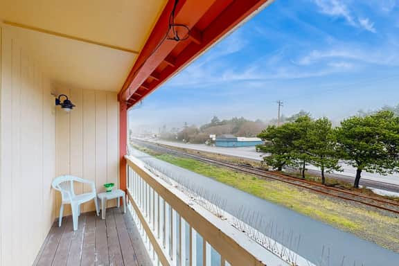 Ideally Located Room Near Downtown and the Beach Dog Friendly
