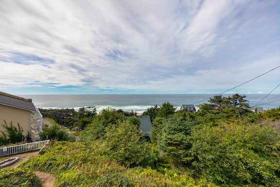 Oceanview Condo with Full Kitchen Balcony Beach Access Nearby