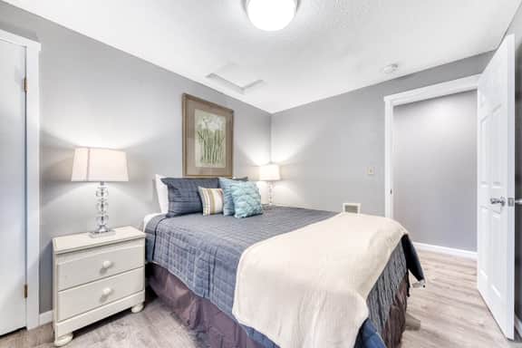 Two Room Combination Close to Downtown and Beach Dogs Welcome