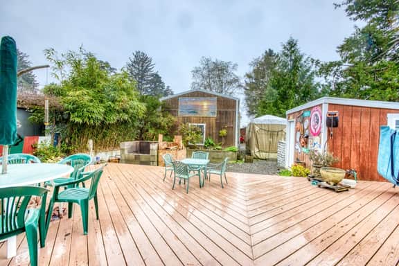 Incredibly Unique Bar Inspired Home with Private Hot Tub and near the Beach Dogs OK