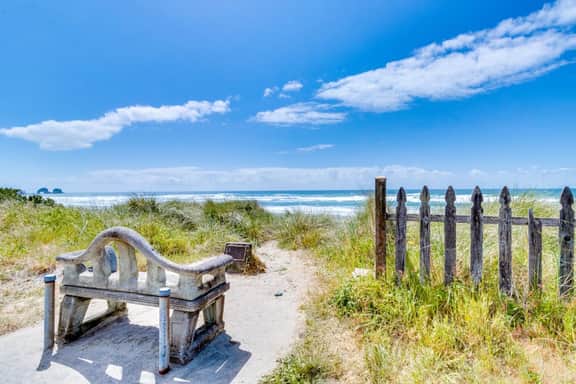 Coastal Paradise Awaits Spacious Retreat with Firepit and Entertainment - Image 2