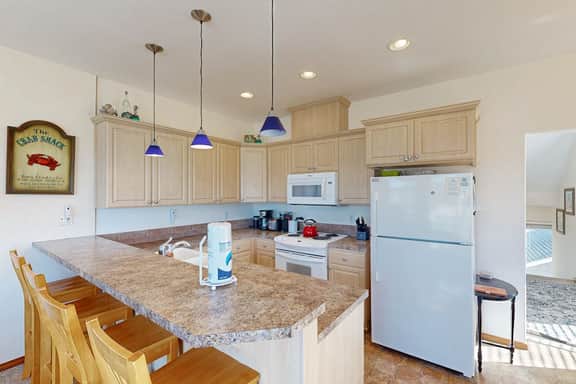 Dog friendly townhouse with WiFi across street from beach with ocean views