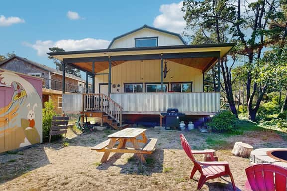 Newly constructed home with firepit and large deck walk to the beach and golf