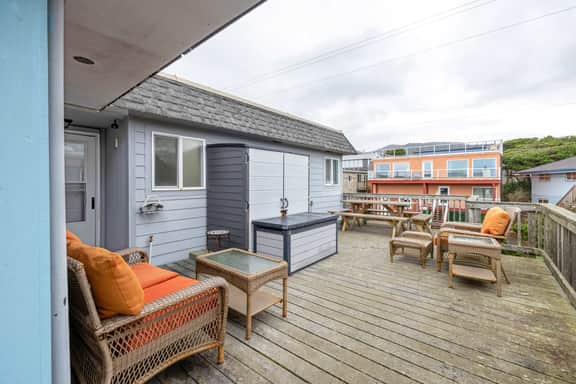 Prime Direct Beachfront Retreat with private deck with views | Dogs Welcome