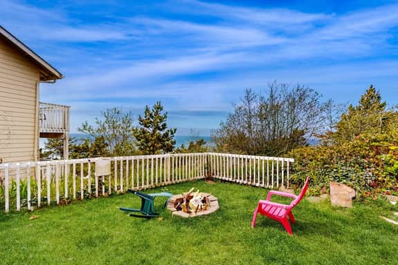 Lovely Coastal Condo with Ocean Views Walk to Beach Dogs OK