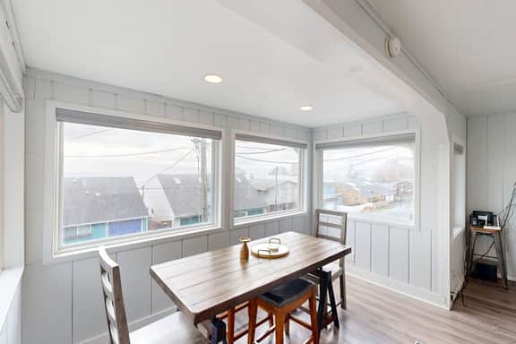 Pleasant dog friendly house with panoramic views short walk to the beach
