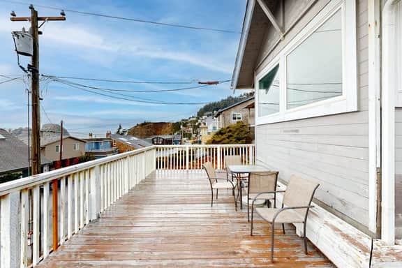 Pleasant dog friendly house with panoramic views short walk to the beach