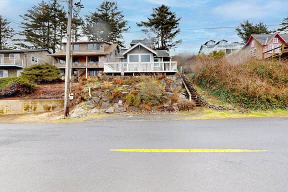 Pleasant dog friendly house with panoramic views short walk to the beach