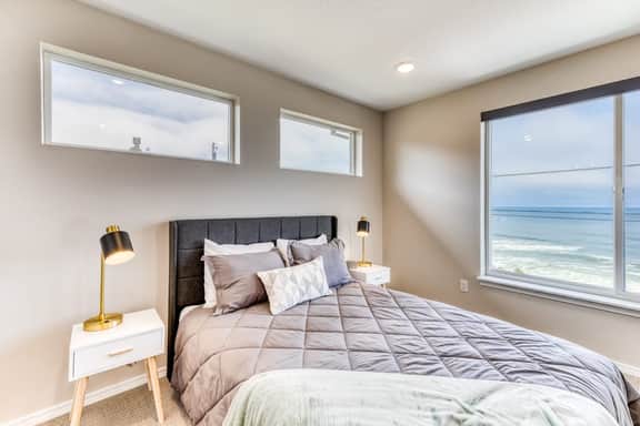 Oceanfront dog friendly home with hot tub and huge view steps to beach access - Image 3