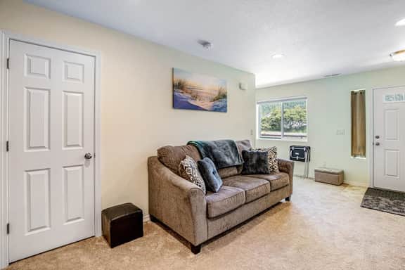Beachside home with central AC washer dryer 1 minute walk to beach