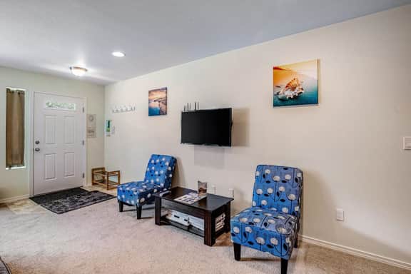 Beachside home with central AC washer dryer 1 minute walk to beach