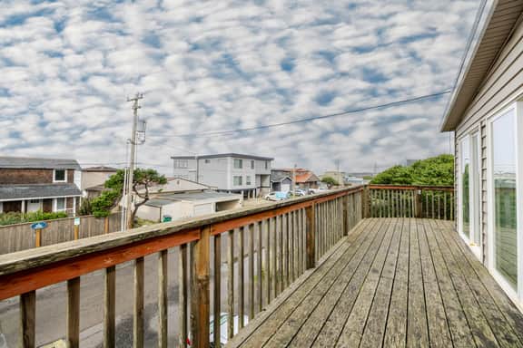 Ocean View Home with Rec Room Rock Wall and Private Hot Tub A Block From Beach - Image 5