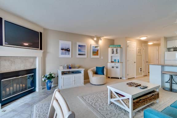 Oceanfront condo with a full kitchen balcony and sweeping sea views - Image 5