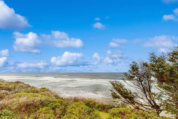 Dog friendly oceanfront home with private hot tub sauna and incredible view - Image 3