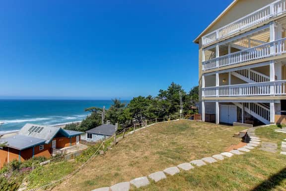 Lovely Studio with Great View and Nearby Beach Access Dogs Welcome