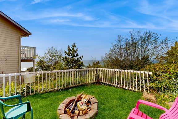 Oceanview Condo Dog Friendly Close to Beach and Everthing in Town