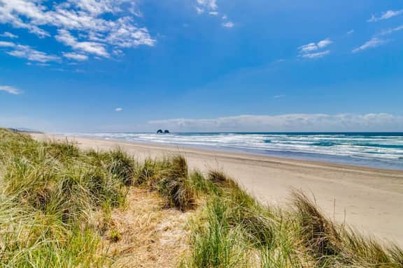 Spacious retreat with beautiful ocean views dog friendly with WiFi patio