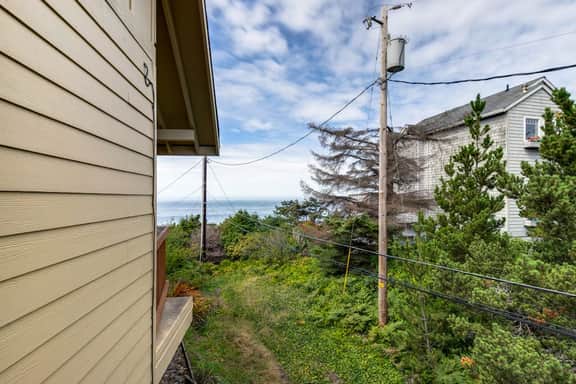 Upper Level Condo with Private Balcony and Nearby Beach Access Dog Friendly - Image 3