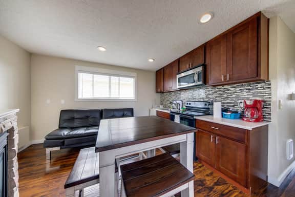 Upper Level Condo with Private Balcony and Nearby Beach Access Dog Friendly - Image 4
