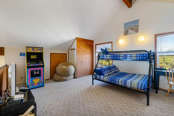 Dog Friendly House with Ocean Views Hot Tub Arcade Machine and Easy Beach Access