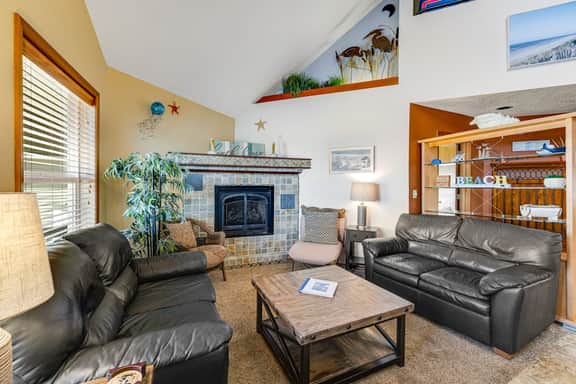 Dog Friendly House with Ocean Views Hot Tub Arcade Machine and Easy Beach Access - Image 2