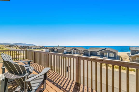 Dog Friendly House with Ocean Views Hot Tub Arcade Machine and Easy Beach Access - Image 4