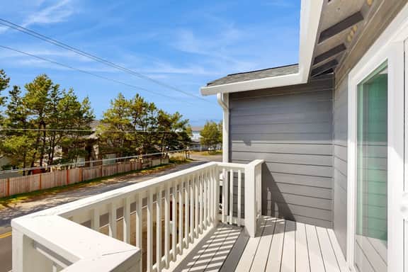 New coastal house with beach access balcony central AC and washer dryer