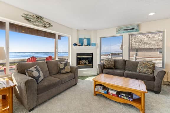 Dog friendly waterfront rental just steps from the beach and restaurants - Image 5