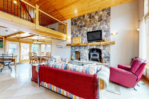 Oasis on the coast with easy beach access and woodstove