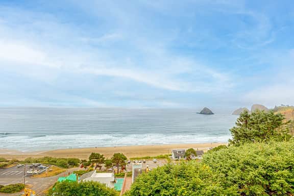 Beautiful and dog friendly ocean views with a private patio